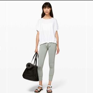 Lululemon Renew the Day Short Sleeve T-shirt Size 4